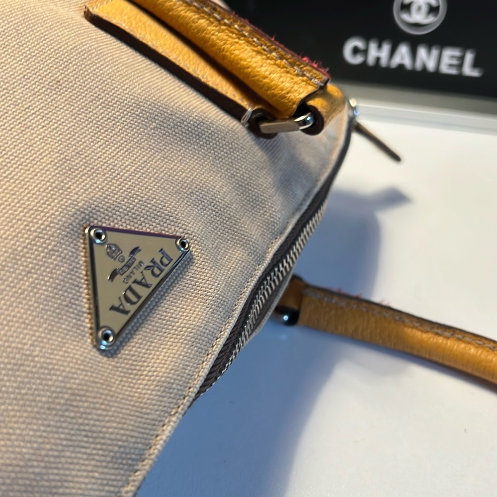 🛑 1 hour sale. Prada, Tan & brown, leather trim and corners w/ canvas, w… - Picture 15 of 16